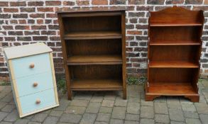 2 bookshelves & small chest of drawers