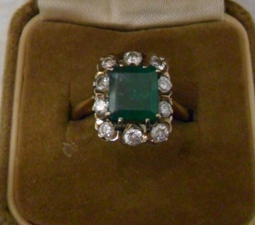 18ct gold diamond & emerald ring approx 0.50 ct size K
