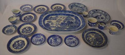 Blue & white ceramics including large wi