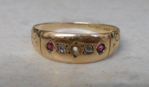 15ct gold ruby & diamond ring (one stone