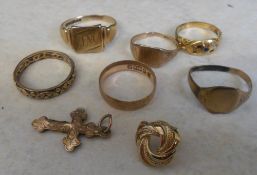 Various 9ct gold rings, crucifix etc tot
