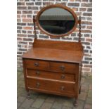 Oak dressing table / chest of drawers wi