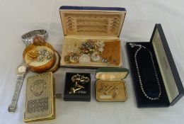 Various costume jewellery