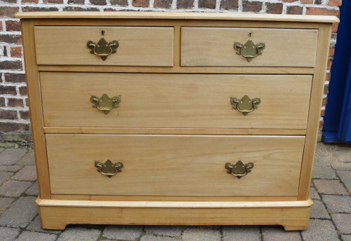 Victorian chest of drawers with brass sw