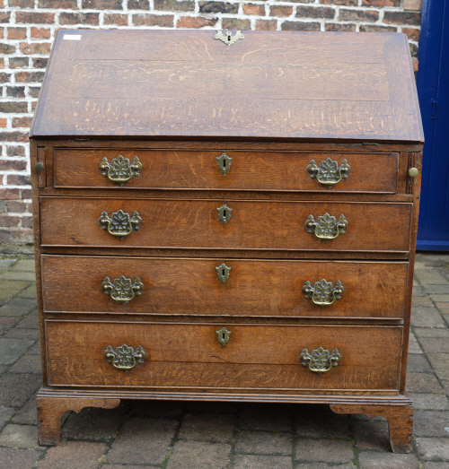 George III oak bureau on bracket feet wi