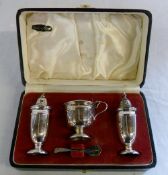 Cased silver condiment set Sheffield 196