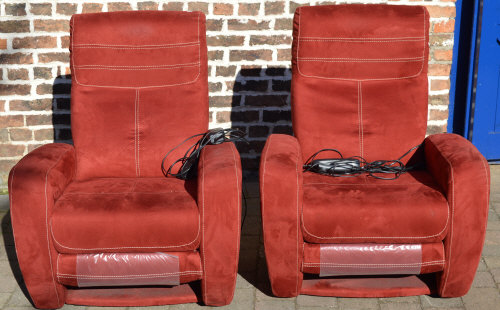 2 suede reclining armchairs (electricall