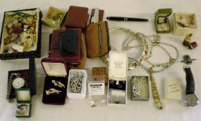 Various items of costume jewellery, Swis