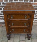 Small chest of drawers / cabinet