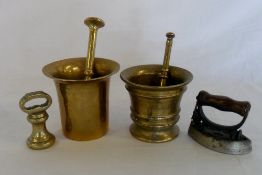 2 brass pestle & mortars, weight & minia