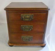 Small Victorian wooden cabinet 30 cm x 2