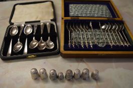 8 silver thimbles, cased set of silver p