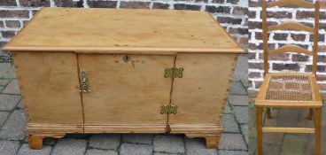 Pine blanket box & a cane seated bedroom