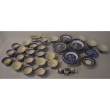 Selection of blue & white ceramics inclu