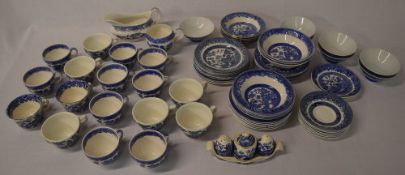 Selection of blue & white ceramics inclu