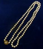 Cultured pearl necklace with 9ct gold cl