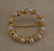 14ct gold & cultured pearl brooch