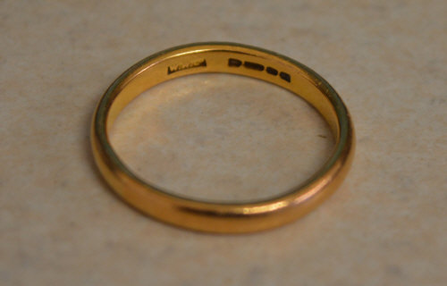 22ct gold wedding band, approx weight 5g