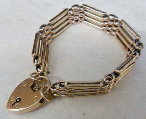 9ct gold gate bracelet with padlock weig