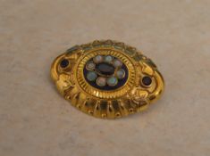 9ct gold scarab style brooch with opal &