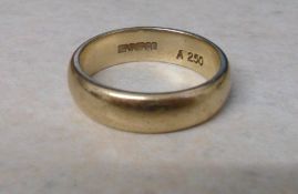 9ct gold band ring size U weight 7.2 g