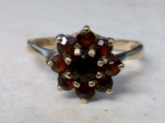 9ct gold garnet cluster ring size L