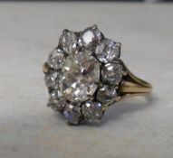 11 stone 2.3ct diamond & 18ct gold daisy