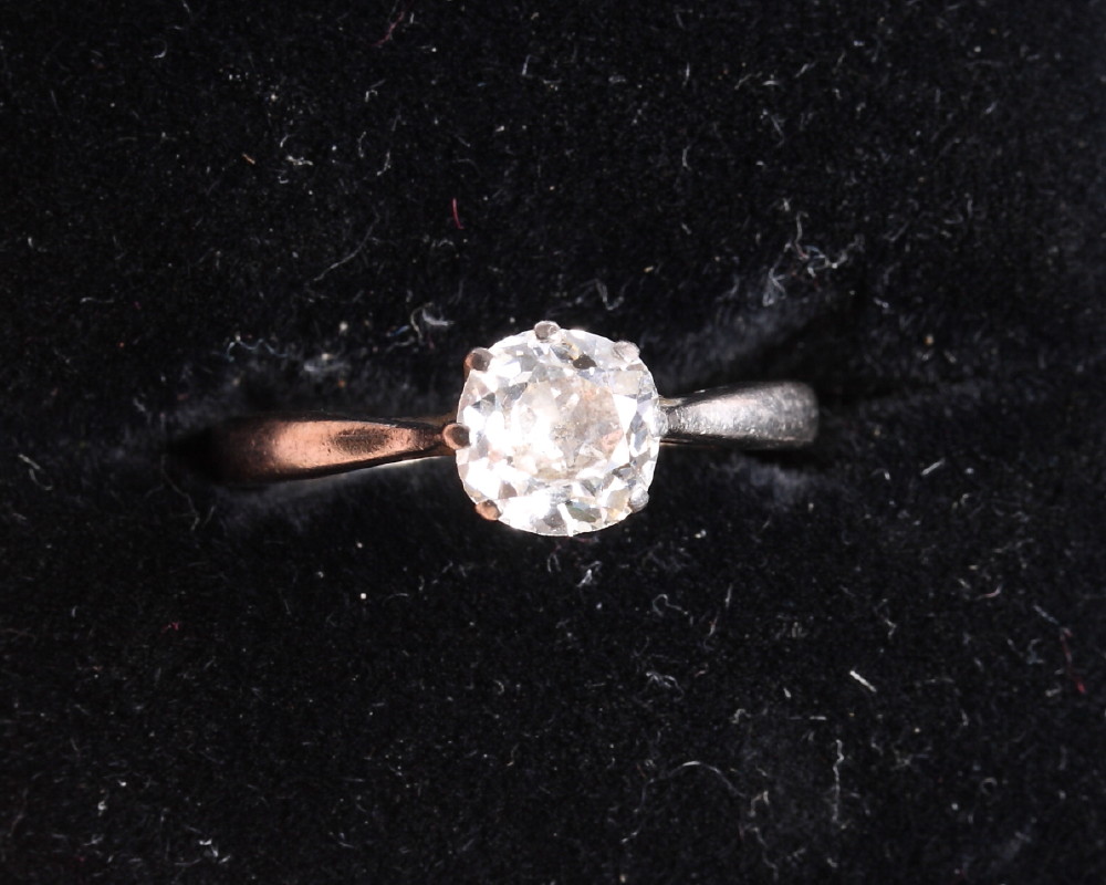 An 18ct white gold solitaire diamond ring set old cut diamond of approximately 1 carat