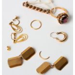 A pair of 9ct gold cufflinks, a 9ct gold and garnet dress ring, a rope twist bar brooch, two pairs