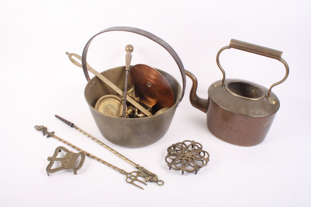 A copper kettle, a brass preserve pan, a brass ladle and other items of metal ware