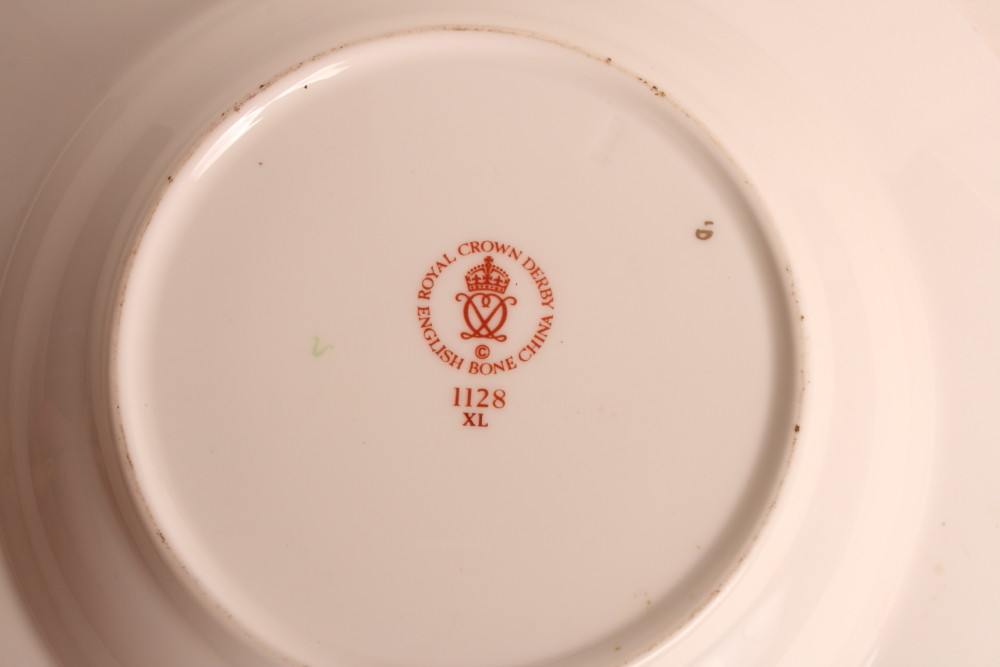 A Royal Crown Derby bone china bowl, pattern 1128, 8 1/2" dia - Image 2 of 2