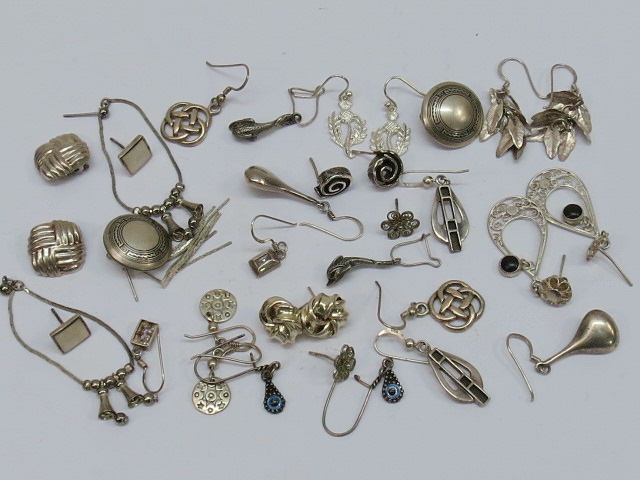 White metal earrings, total weight 52.86