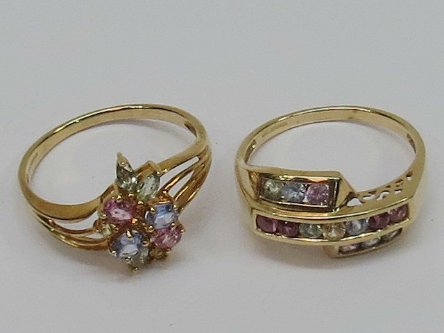 Two 9ct gold fancy dress rings having mu