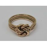 A 9ct hallmarked 3 strand knot ring 6.3