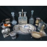 A small quantity of assorted metalware i