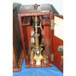 AN EARLY 20TH.C.BRASS MONOCULAR MICROSCOPE IN ORIGINAL MAHOGANY CASE