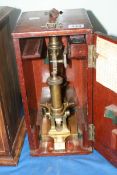 AN EARLY 20TH.C.BRASS MONOCULAR MICROSCOPE IN ORIGINAL MAHOGANY CASE
