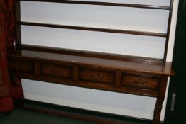 A BESPOKE OAK FOUR DRAWER DRESSER BASE AND ASSOCIATED PLATE RACK