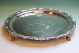 A SUBSTANTIAL SILVER SALVER WITH ANTHEMIAN, GADROON BORDER ON STYALISED CLAW AND BALL FEET,