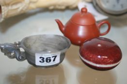 AN ORIENTAL CARVED HARDSTONE VESSEL, A CHINESE SANG DE BOUEF LIDDED POT AND A MINIATURE REDWARE