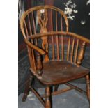 AN EARLY 19TH.C.WINDSOR ARMCHAIR WITH PIERCED SPLAT BACK