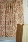 A PAIR OF PRINTED COTTON INTER LINED CURTAINS WITH TIE BACKS EACH 2.4 X 2.4 METRES TOETHER WITH