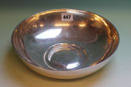 A PLAIN SILVER FRUIT BOWL, LONDON 1929, 26cms DIAMETER AND 17ozs