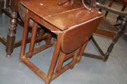 AN 18TH.C.COUNTRY OAK DROP LEAF OCCASIONAL TABLE