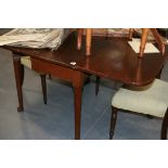 A GEORGIAN MAHOGANY DROP LEAF DINING TABLE