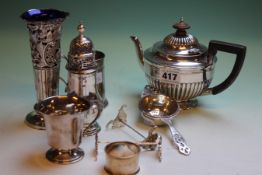 A BATCHELOR'S SILVER TEAPOT, SHEFFIELD 1888, 6ozs, A SILVER PEPPERETTE, LONDON 1900, A SILVER