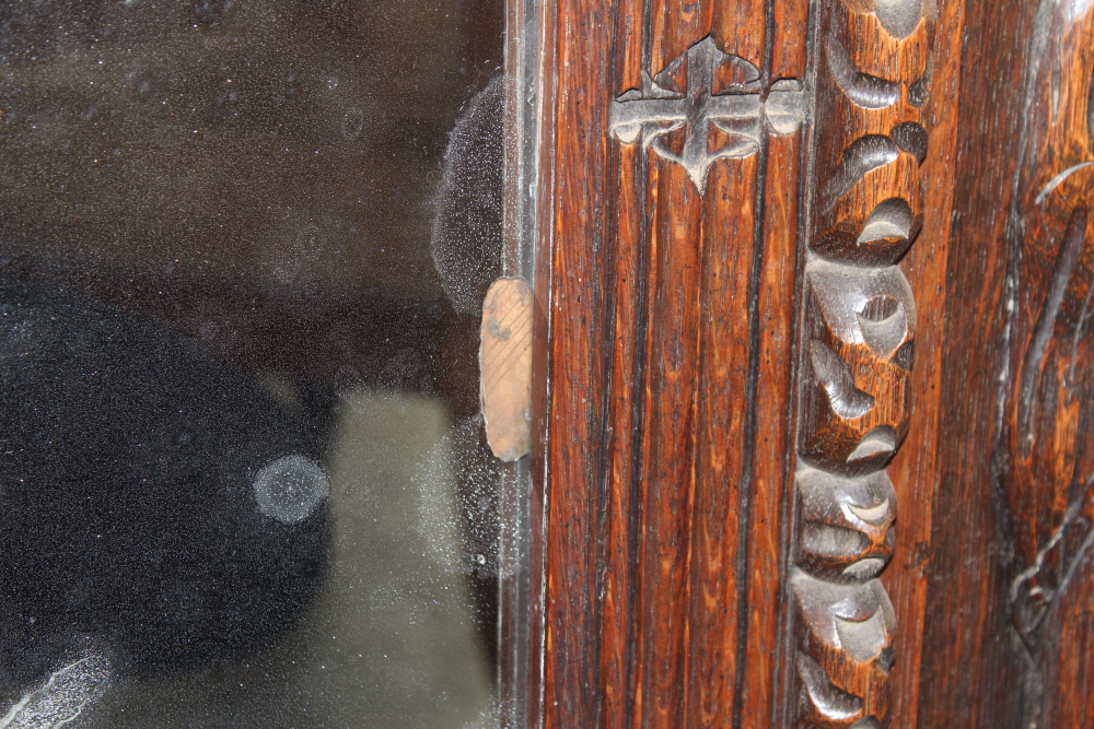 A 19TH.C.FLEMISH CARVED OAK PANEL FRAMED MIRROR - Image 2 of 8