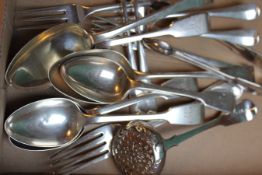 A SELECTION OF ASSORTED SILVER CUTLERY TO INCLUDE A SET OF SIX SILVER DESSERT FORKS, EDINBURGH 1879,