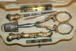 A 19TH.C.IVORY CASED SEWING ETTUI