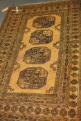 A GOLD GROUND PERSIAN RUG 130 X 190CMS